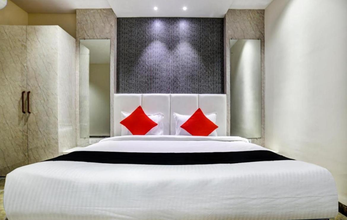 Hotel Vrindavan Prosperity Buitenkant foto