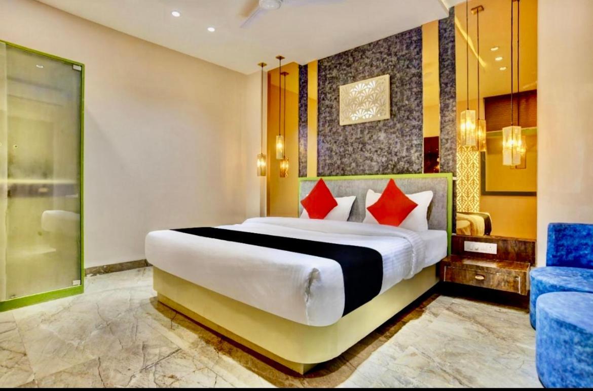 Hotel Vrindavan Prosperity Buitenkant foto