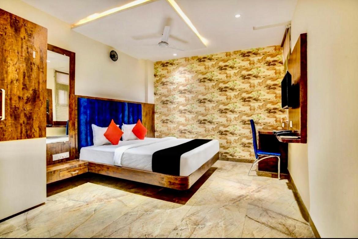 Hotel Vrindavan Prosperity Buitenkant foto