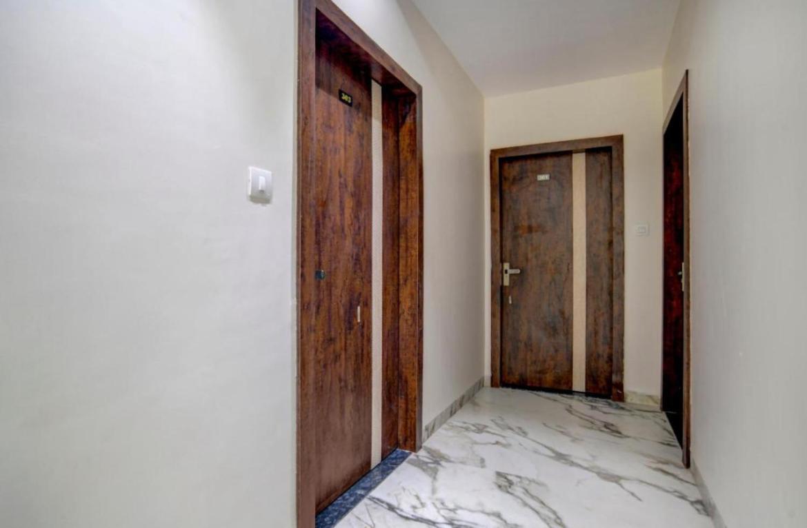 Hotel Vrindavan Prosperity Buitenkant foto