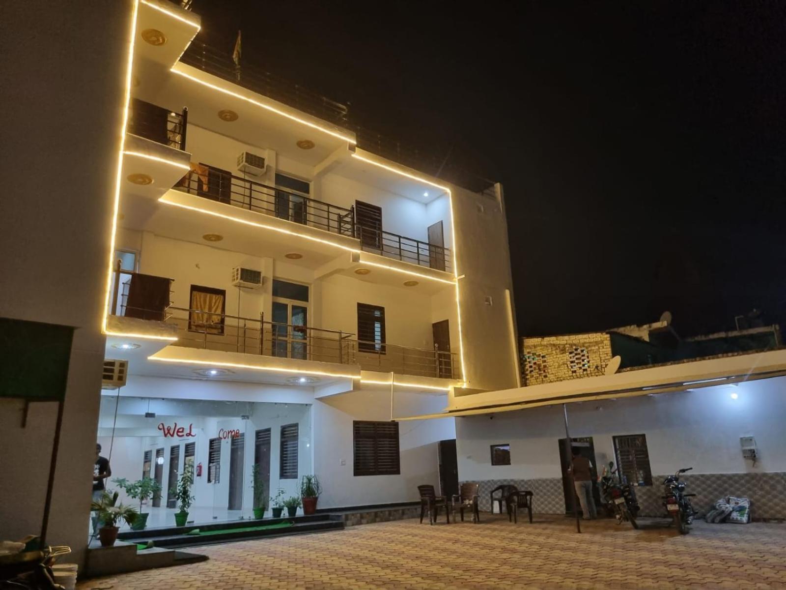 Hotel Vrindavan Prosperity Buitenkant foto
